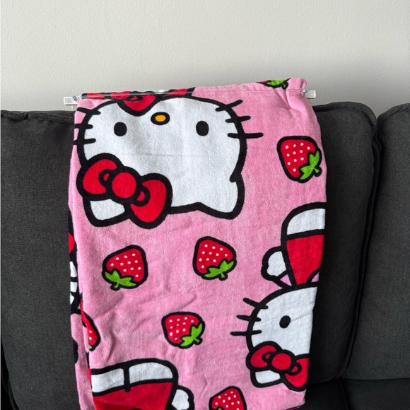 Hello Kitty Beach Towel Strawberry - Picture 5 of 5